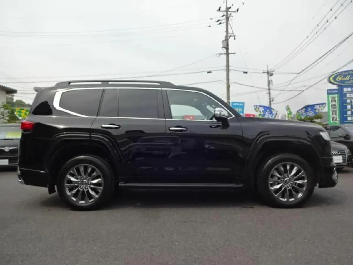 2024 Toyota Land Cruiser 300 Series ZX 3.3 Diesel - Image 3