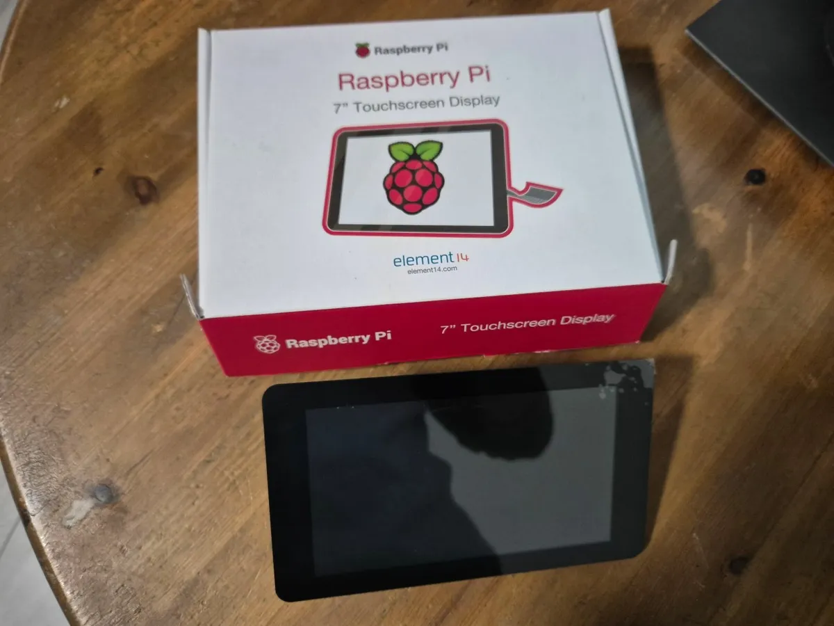 Raspberry Pi 2 B and Touchscreen 7 inch - Image 1