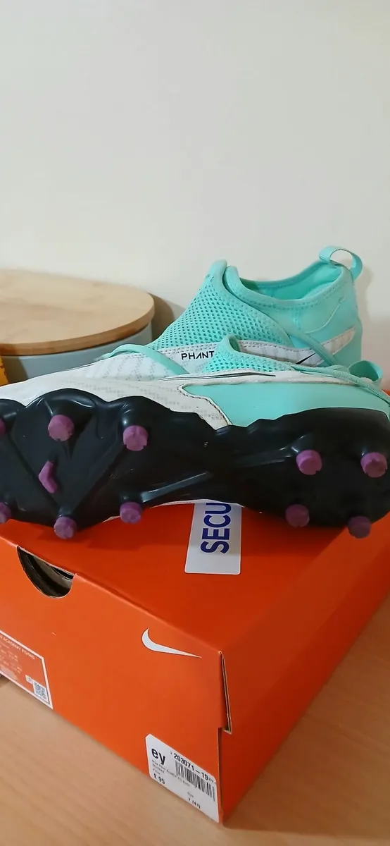 Soccer boots - Image 1