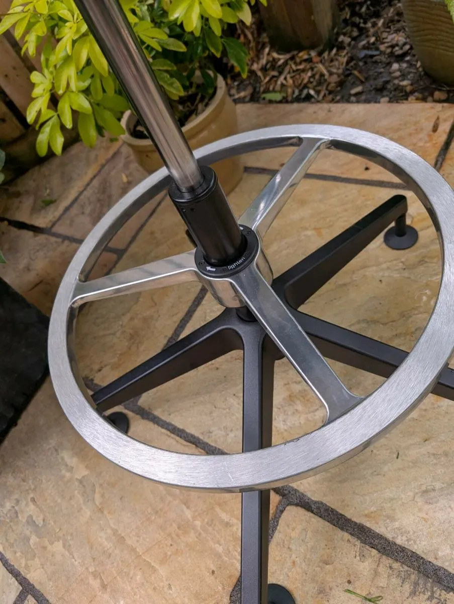 Ergonomic office chair - Image 2
