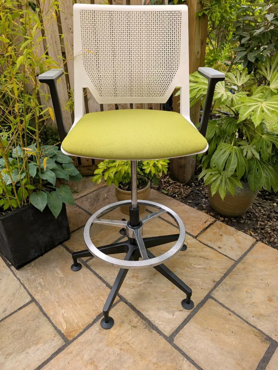 Ergonomic office chair - Image 4