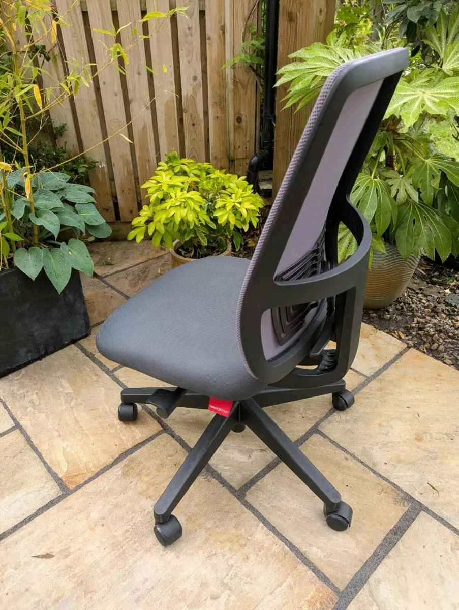 Ergonomic office chair - Image 2