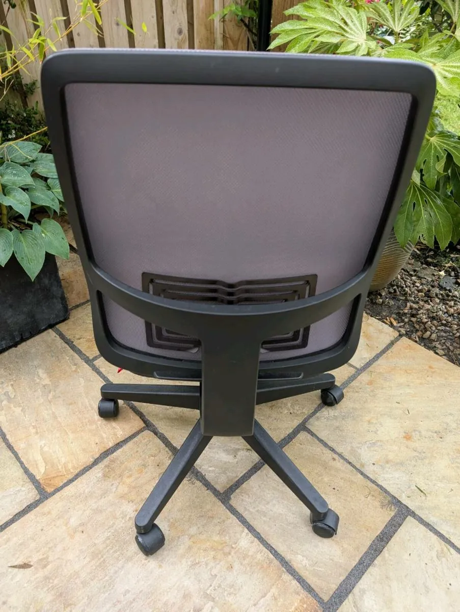 Ergonomic office chair - Image 3