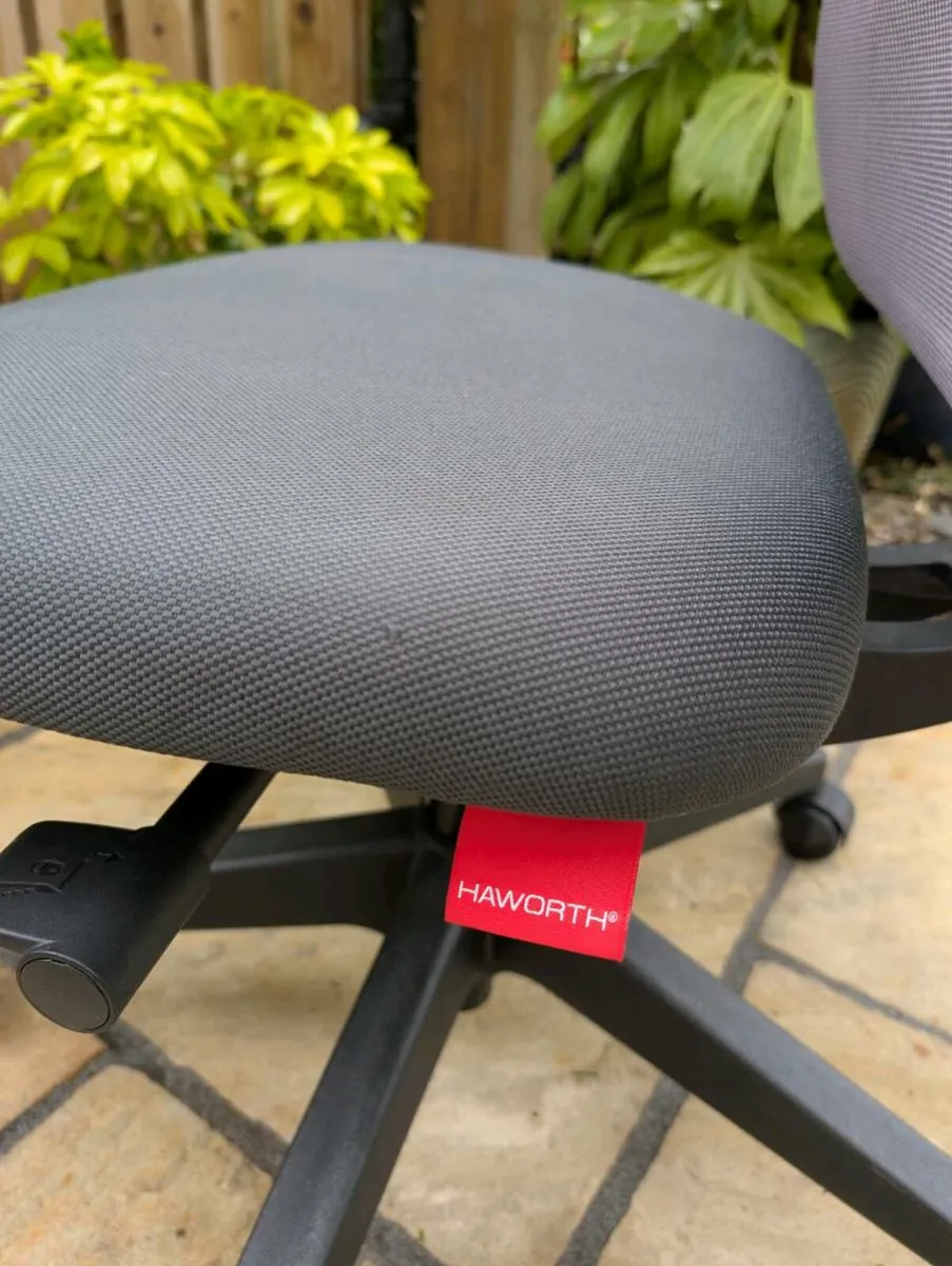 Ergonomic office chair - Image 4