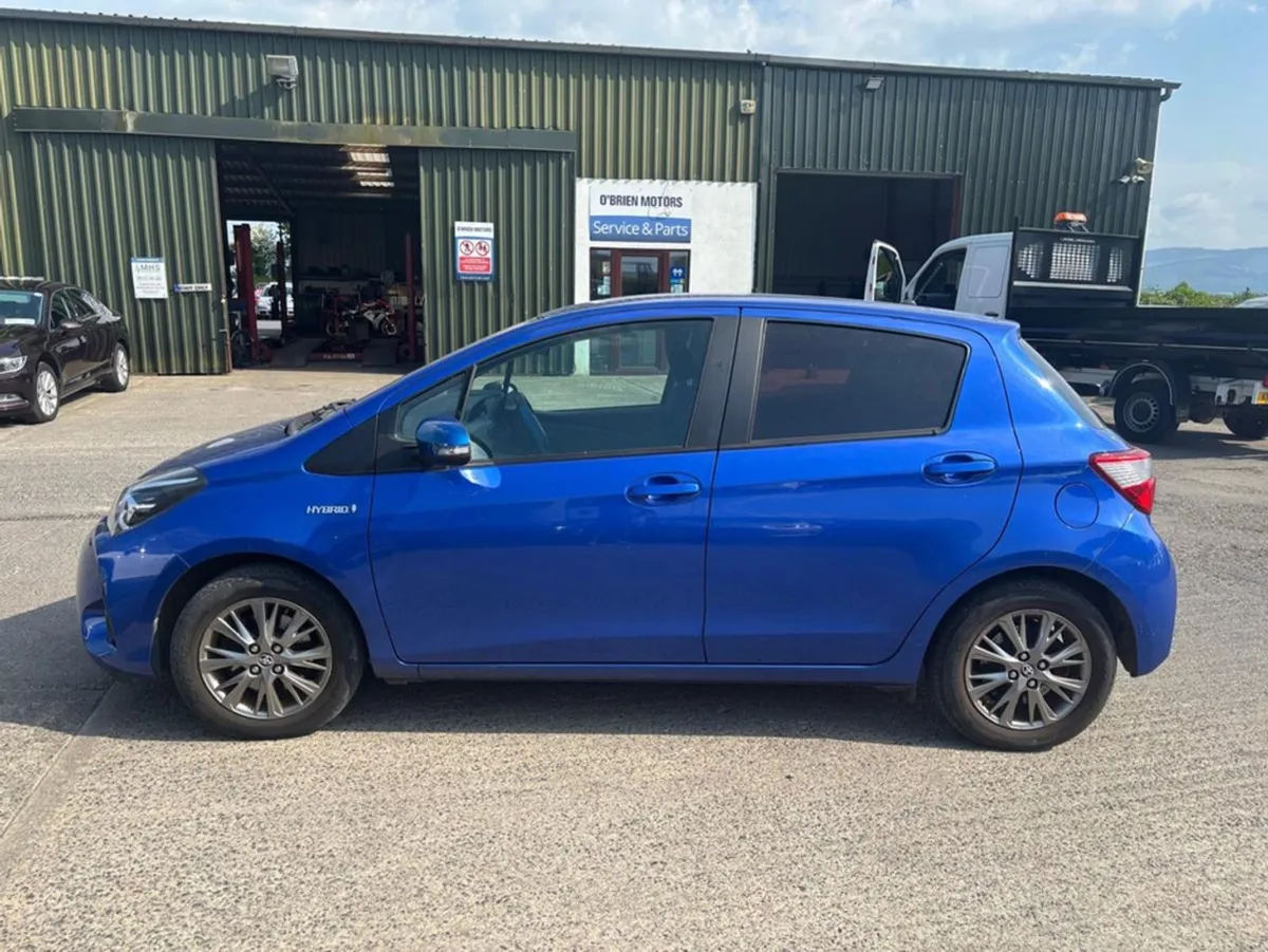 Toyota Yaris 1.5 Petrol Hybrid 5DR Aura 4DR Auto - Image 3