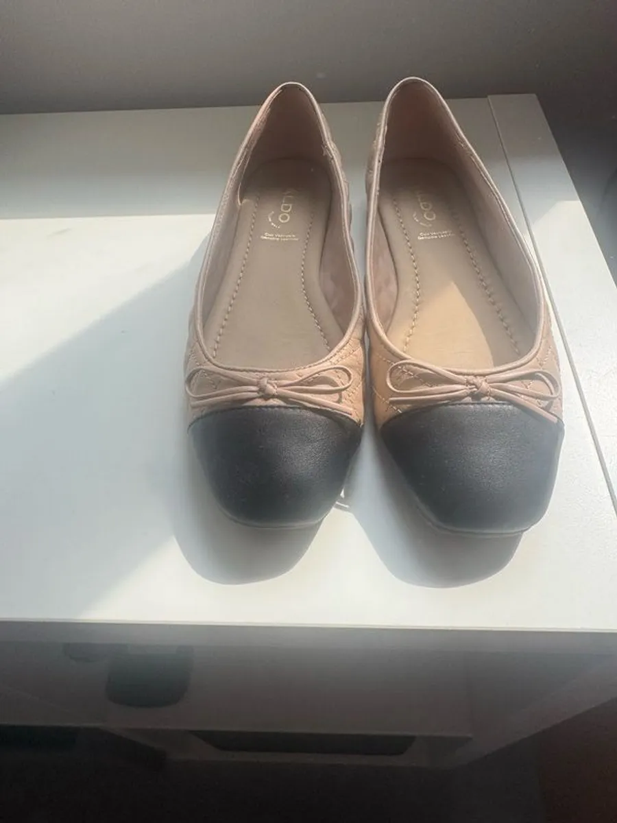 Cream quilted Ballet flats size 5 - Image 1