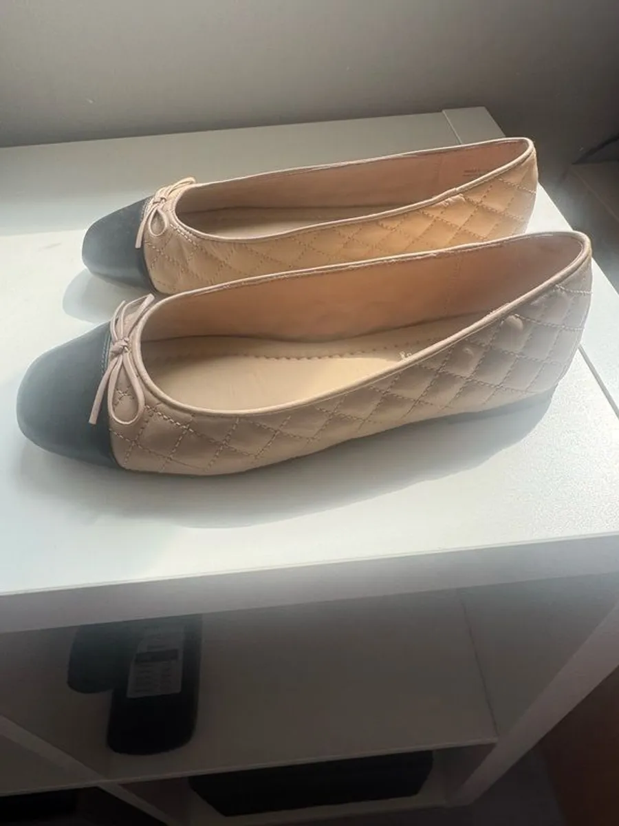 Cream quilted Ballet flats size 5 - Image 2