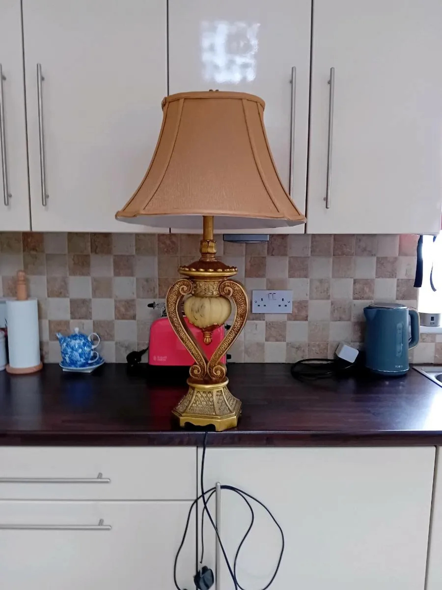 TABLE LAMP ELECTRIC  HEAVY LAMP - Image 1
