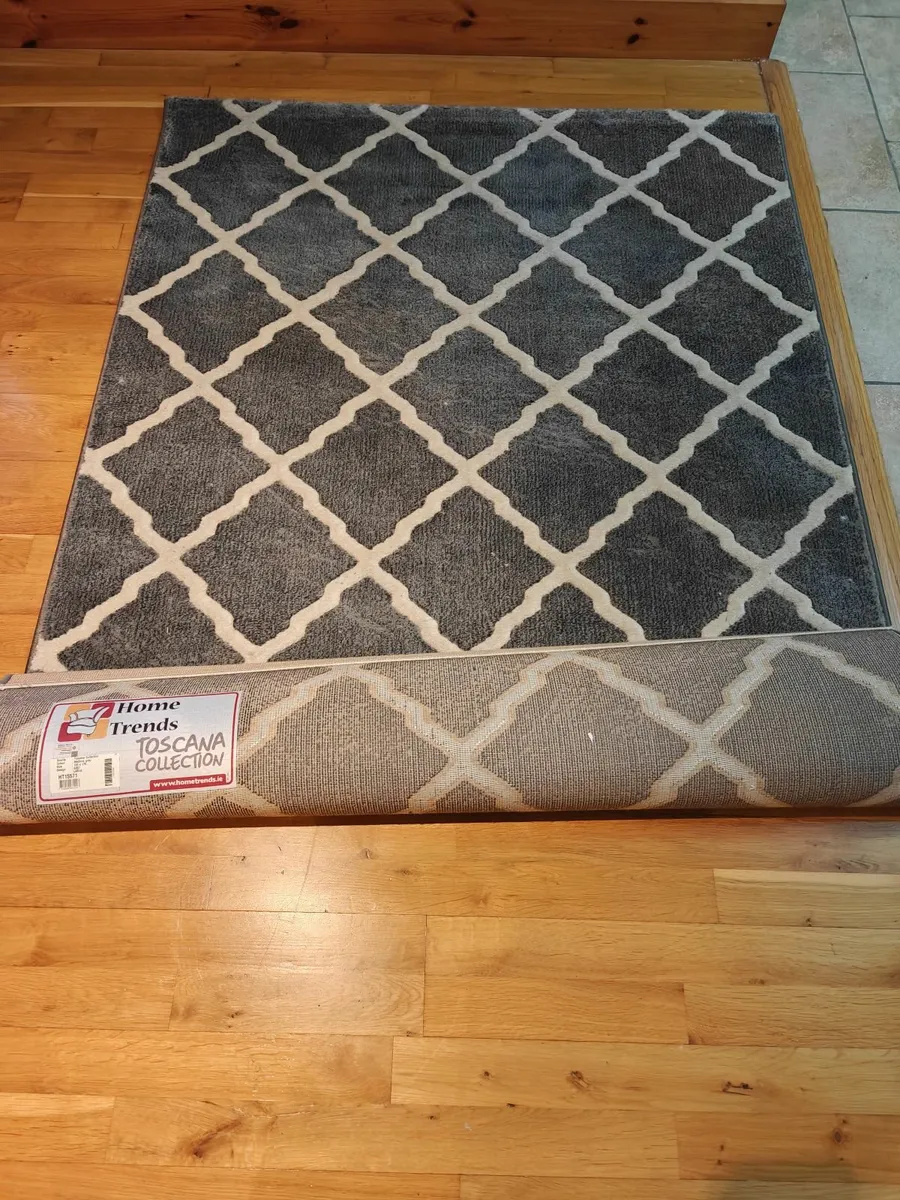 Floor rug