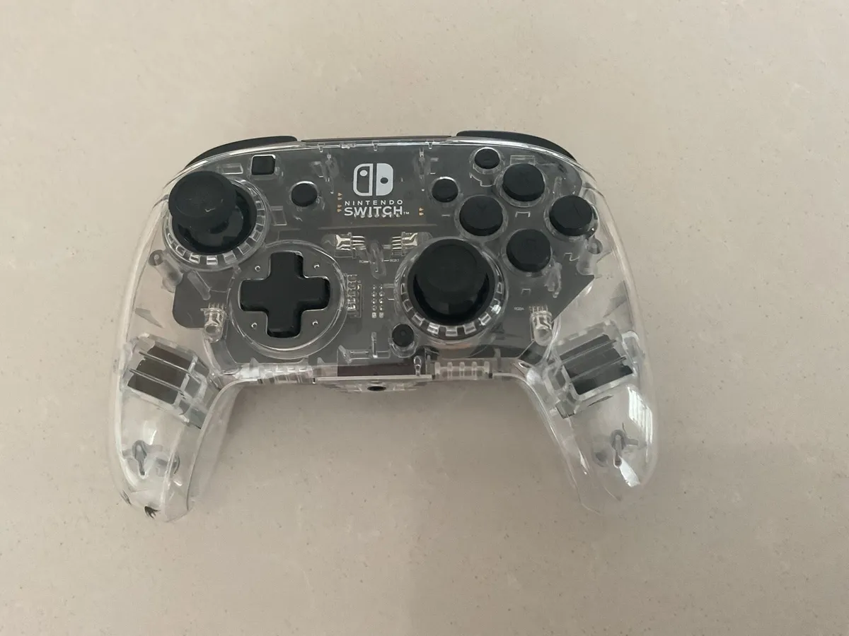 Nintendo Switch Pro Controller - Image 1