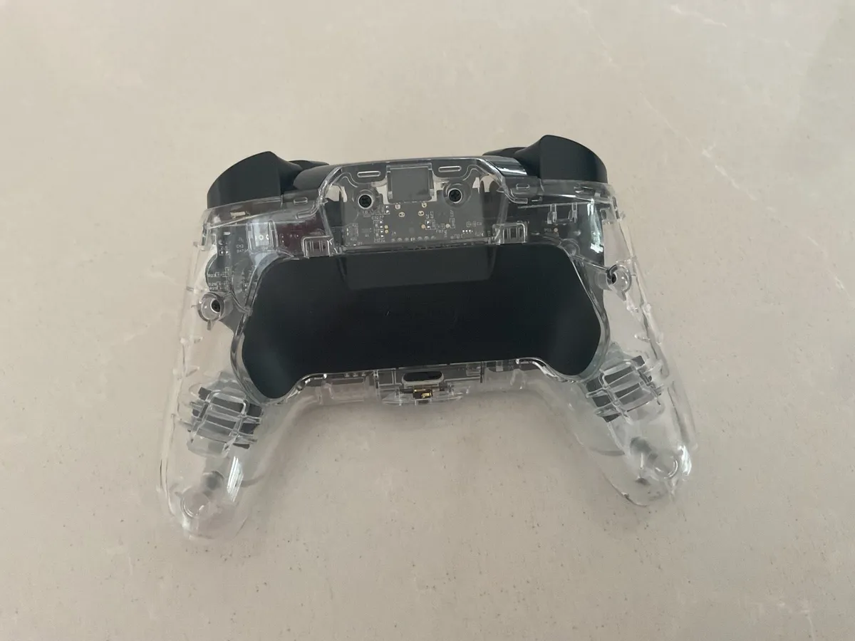 Nintendo Switch Pro Controller - Image 2