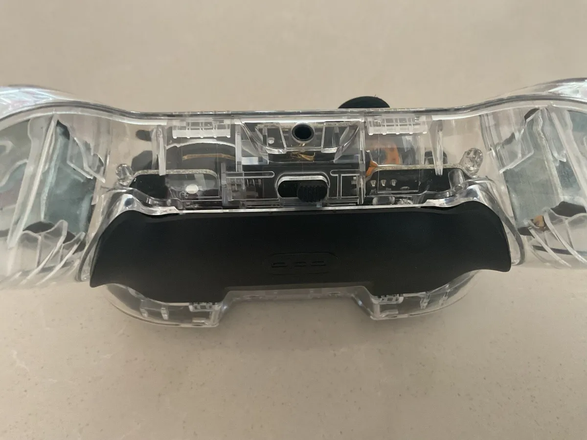 Nintendo Switch Pro Controller - Image 3
