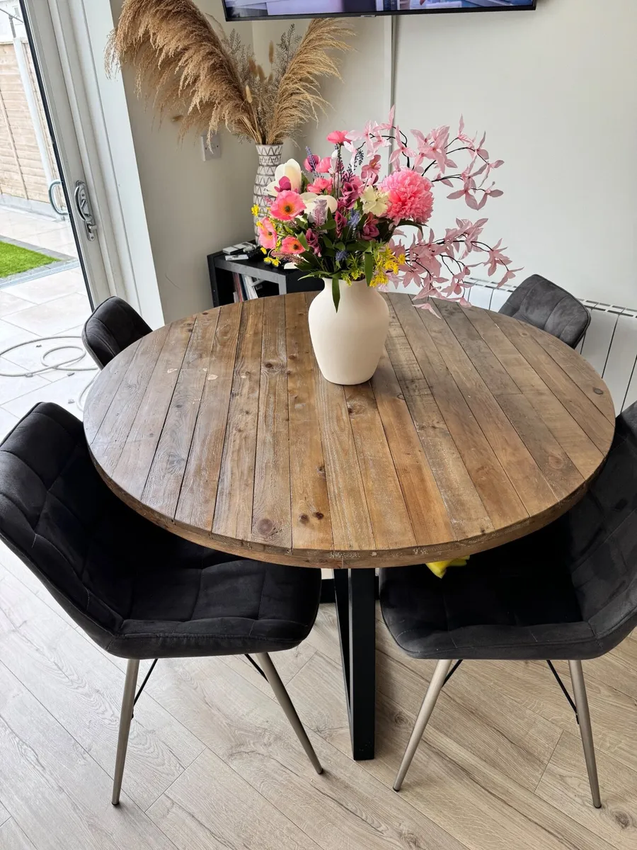 Freddie dining chair grey in good condition - Image 3