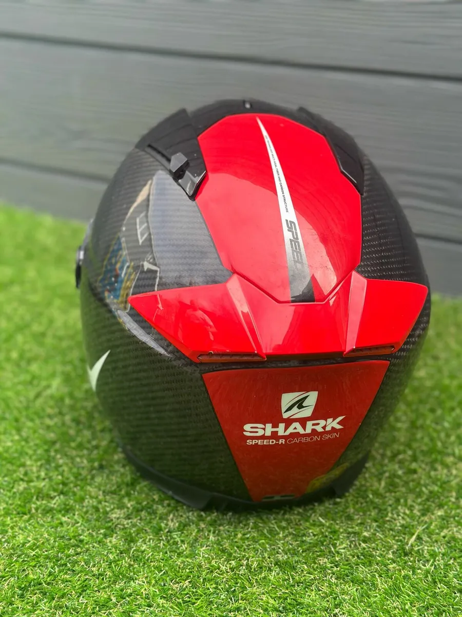 Helmet, Gloves and shoes - Image 2