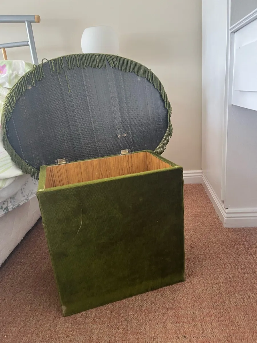 Retro bedroom stool/puff - Image 2