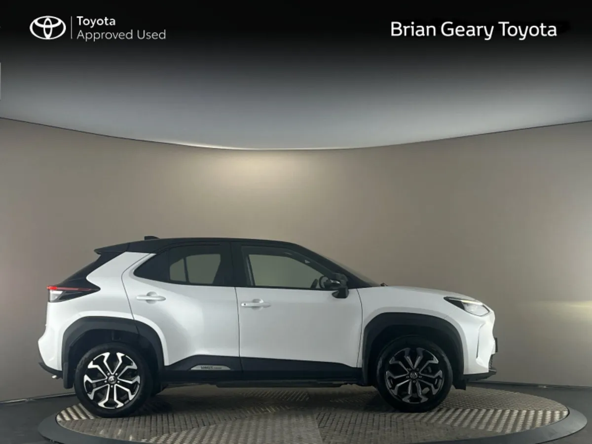 Toyota Yaris Cross HYBRID LUNA SPORT - Image 3