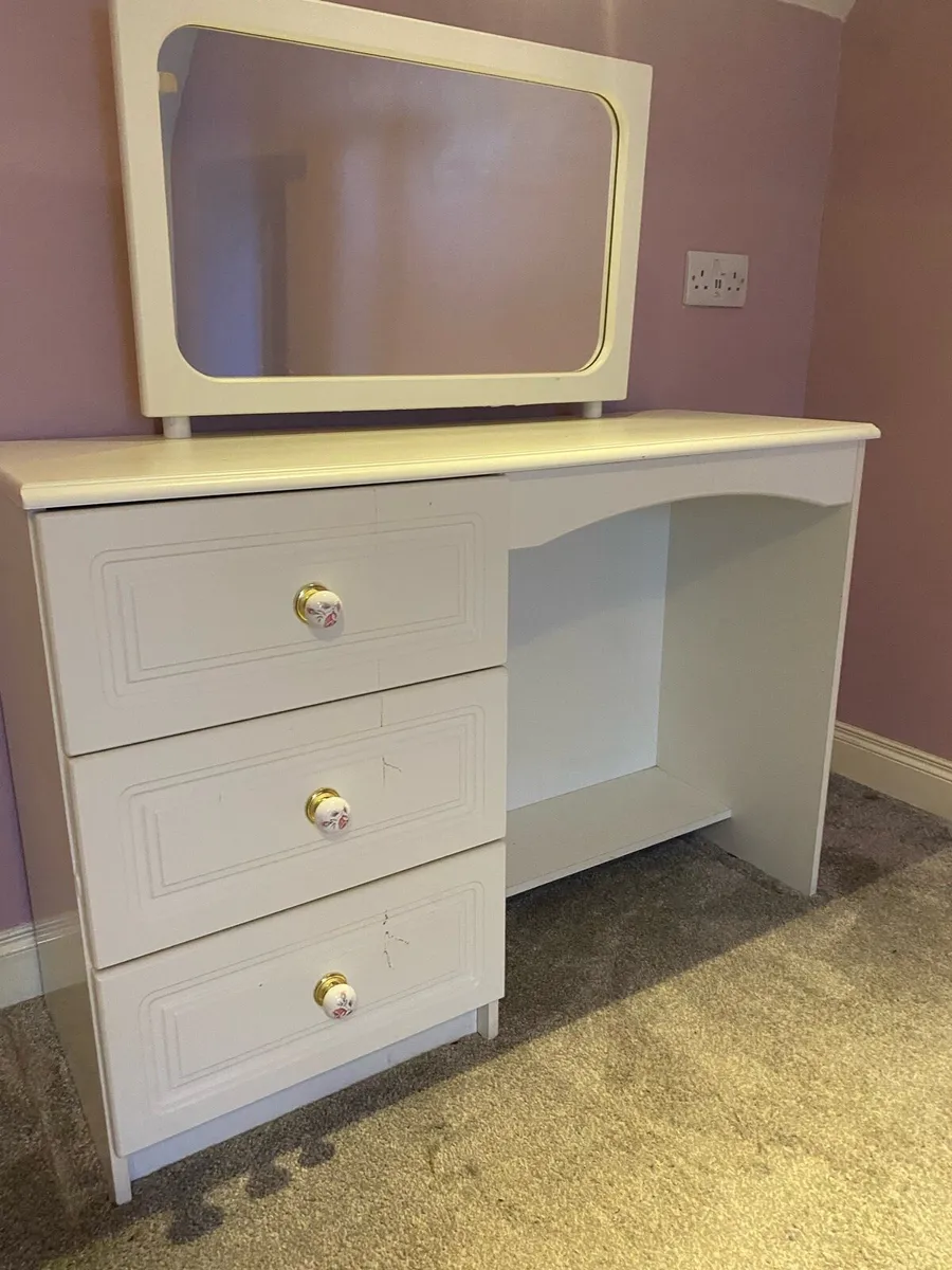 White dressing table - Image 1