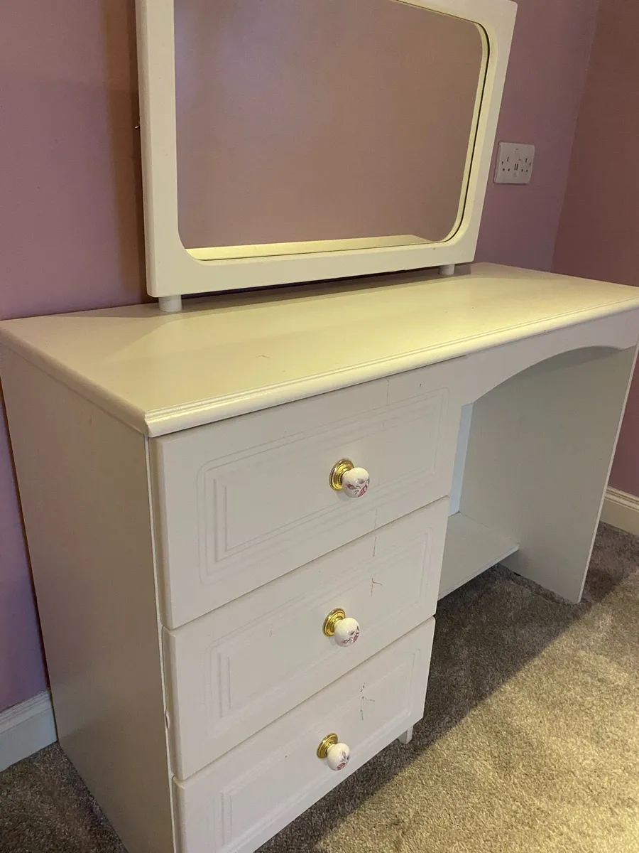 White dressing table - Image 2