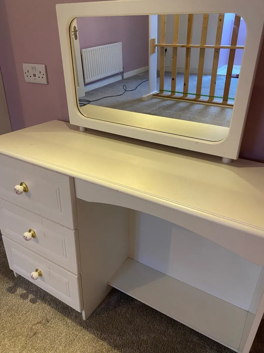 White dressing table - Image 3