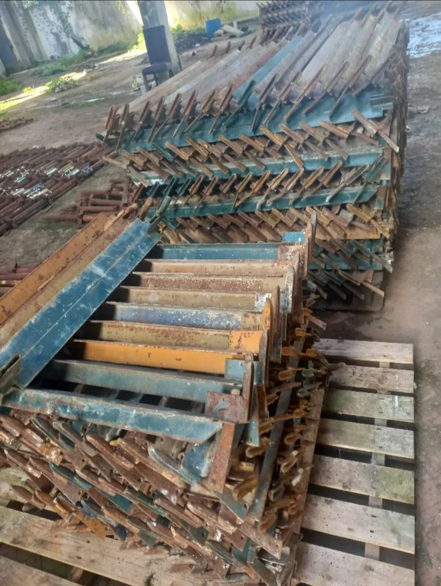 Scaffolding and planks for sale - Image 2