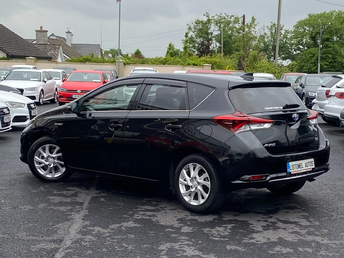 181 TOYOTA AURIS 1.8  SELF-CHARGE HYBRID - Image 3