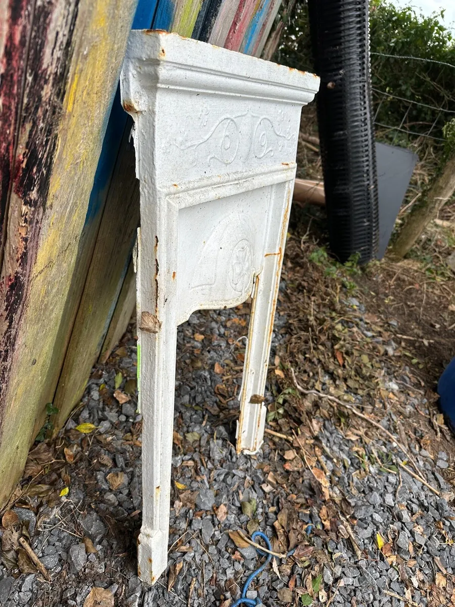 Old Fireplace Surround (CastIron) - Image 1