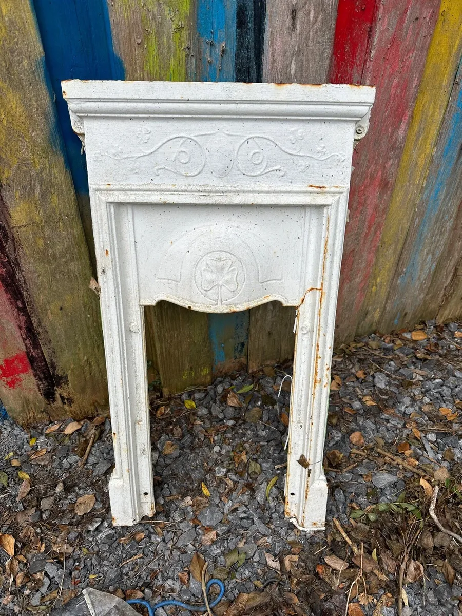Old Fireplace Surround (CastIron) - Image 4