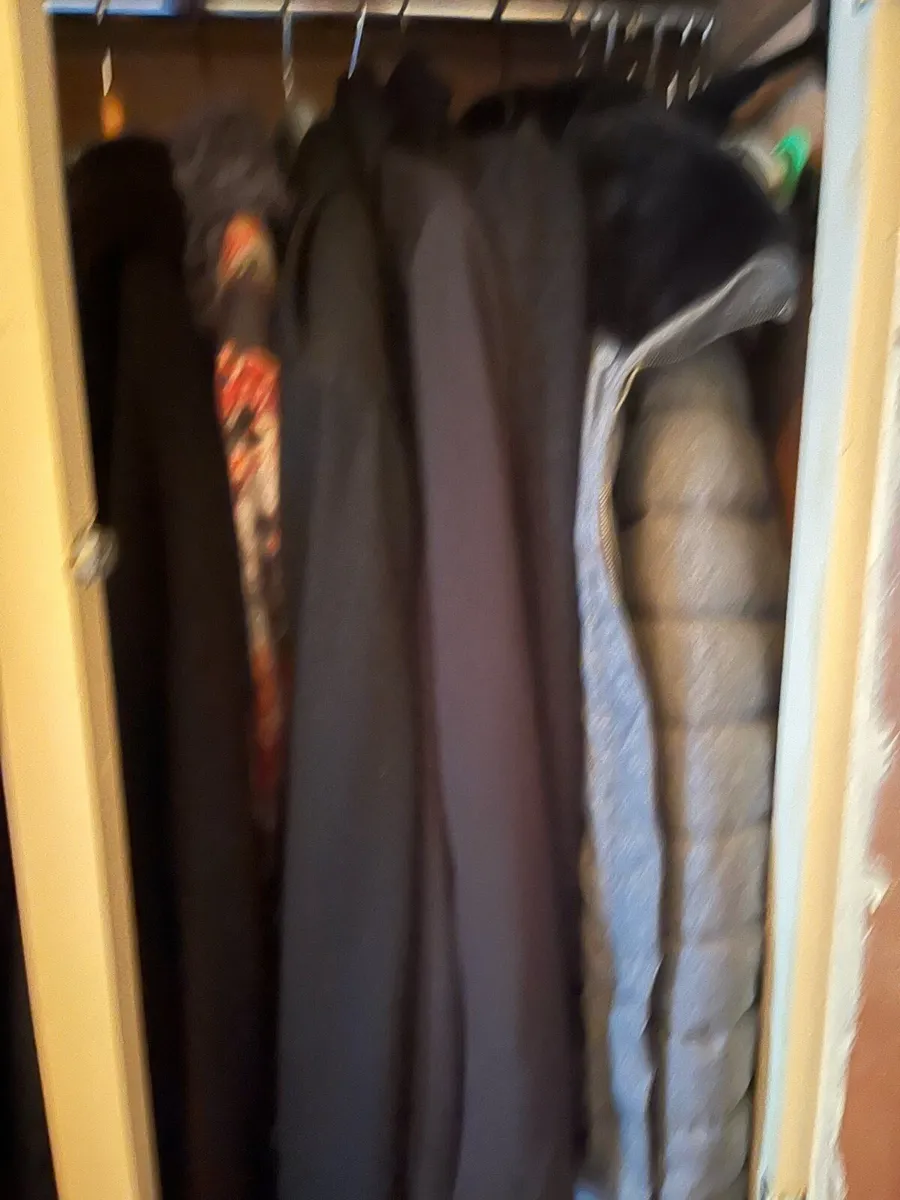 Woman’s clothes - Image 1