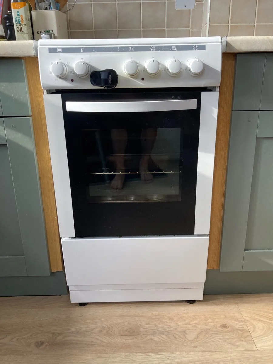 Currys Essentials Freestanding Cooker 50cm - Image 2