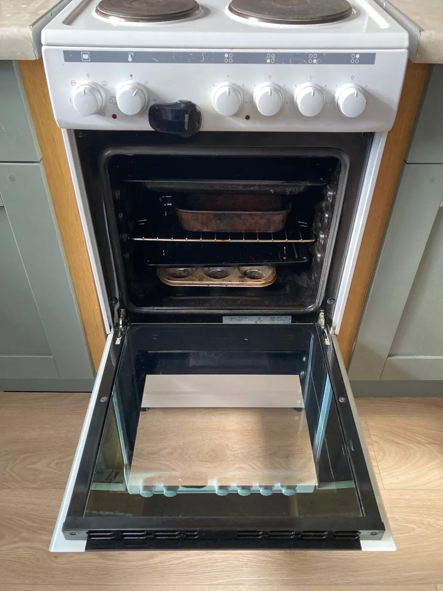 Currys Essentials Freestanding Cooker 50cm - Image 3