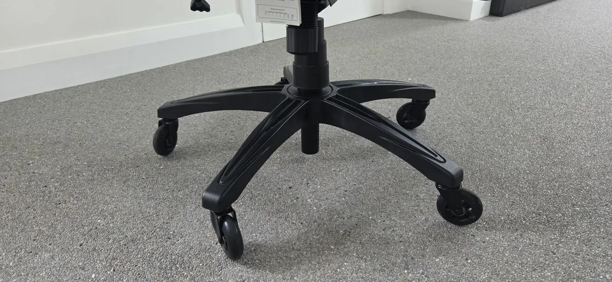 Corsair Gaming Chair - Image 4