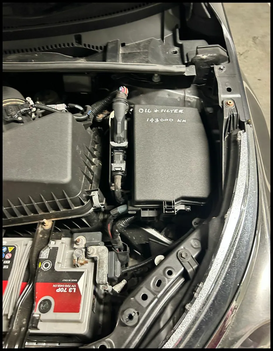 Toyota Corolla   Diesel  2015 4D Luna - Image 3