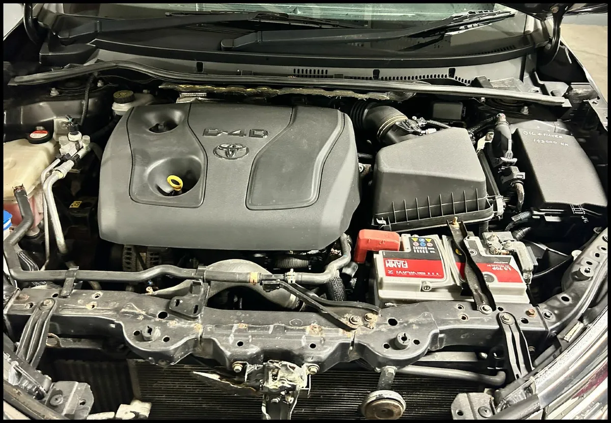 Toyota Corolla   Diesel  2015 4D Luna - Image 4