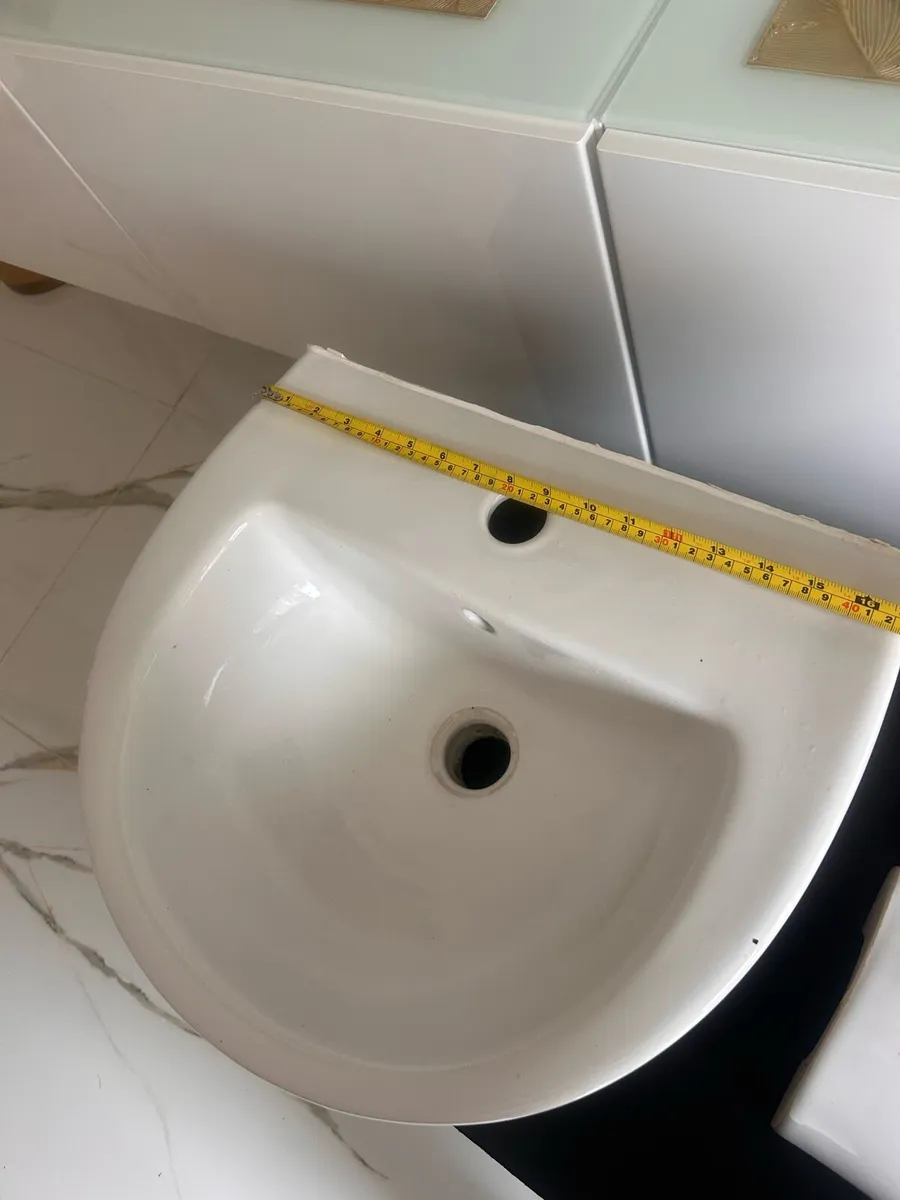 Bathroom sink - Image 3