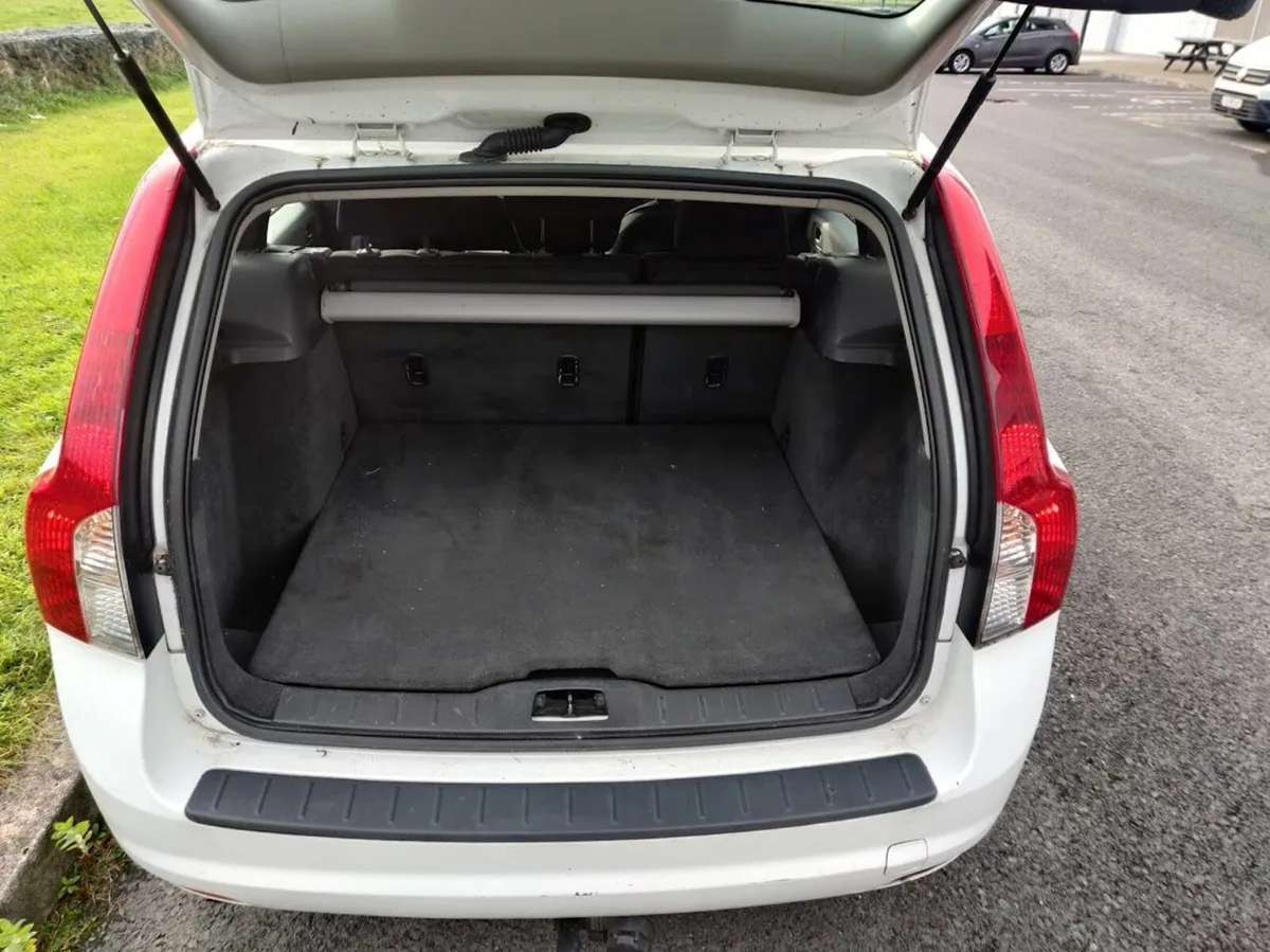 Volvo V50 2011 - Image 3