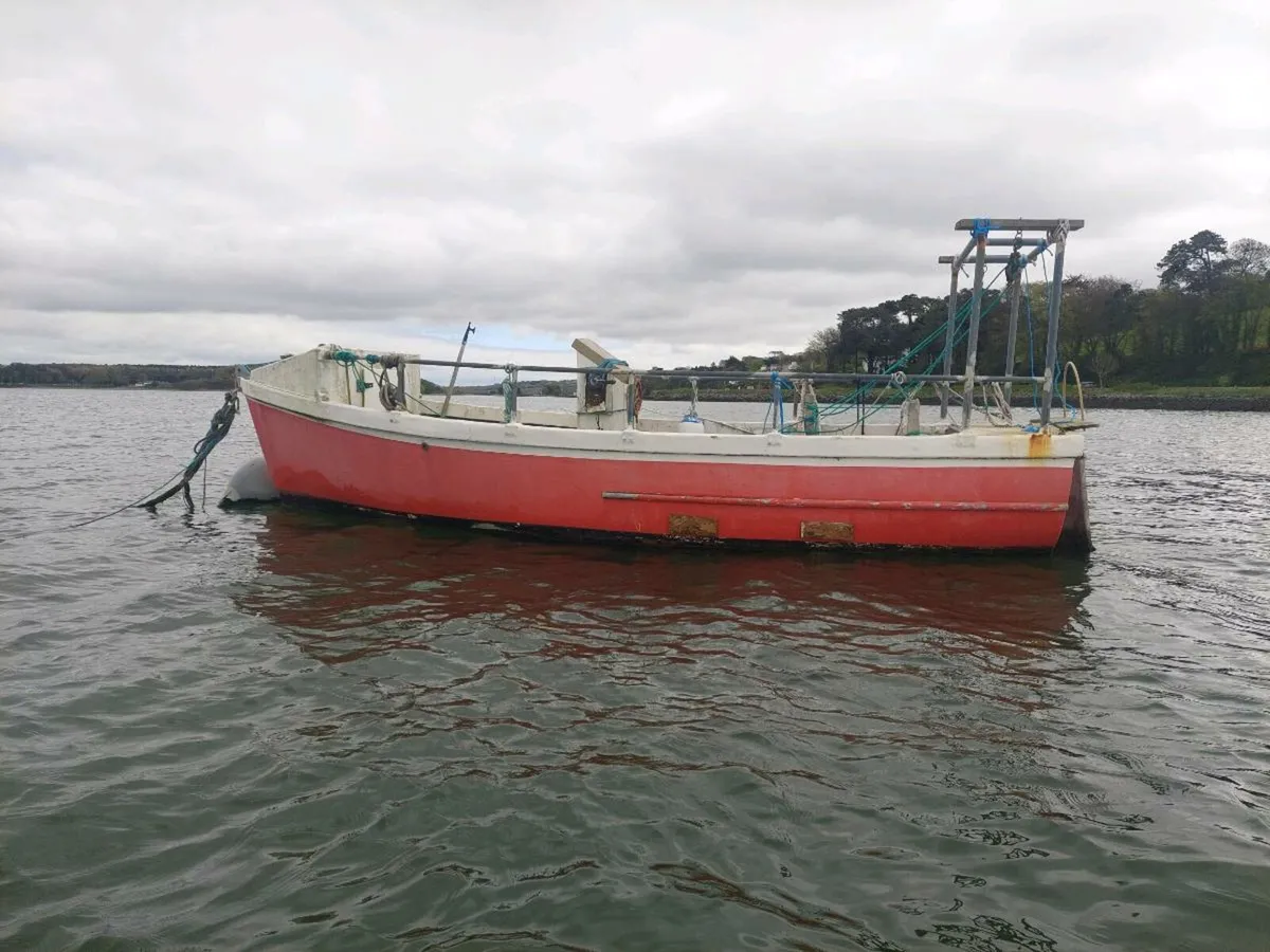 21 fishing boat - Image 1