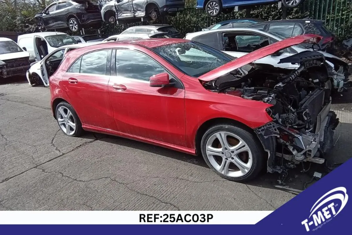 2015 MERCEDES A CLASS BREAKING FOR PARTS - Image 1