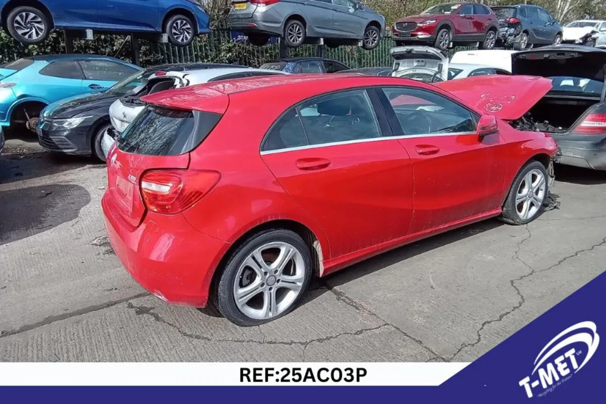 2015 MERCEDES A CLASS BREAKING FOR PARTS - Image 4