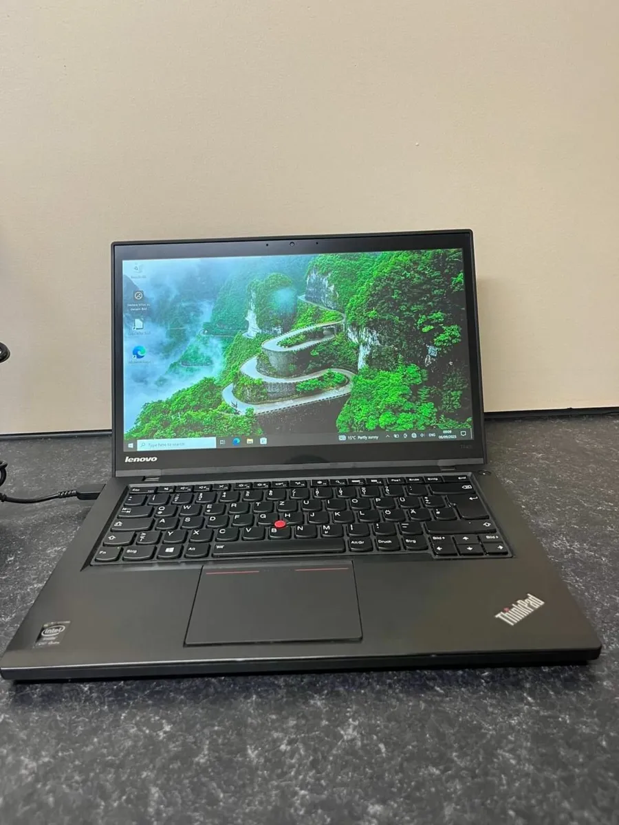 Lenovo ThinkPad T440s i5 8GB 256GB  with station - Image 1