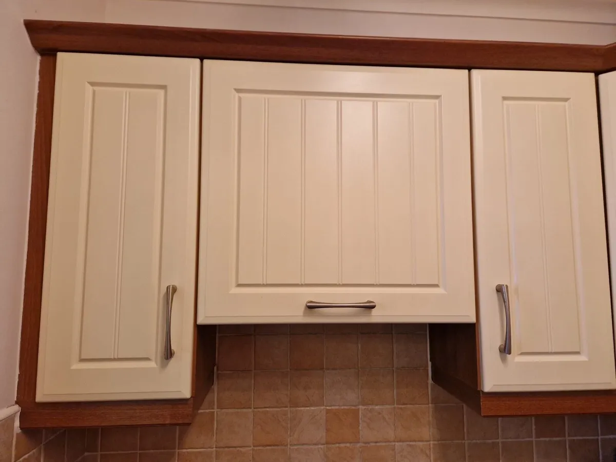 Kitchen with appliances/Fridge/Freezer/Oven - Image 4