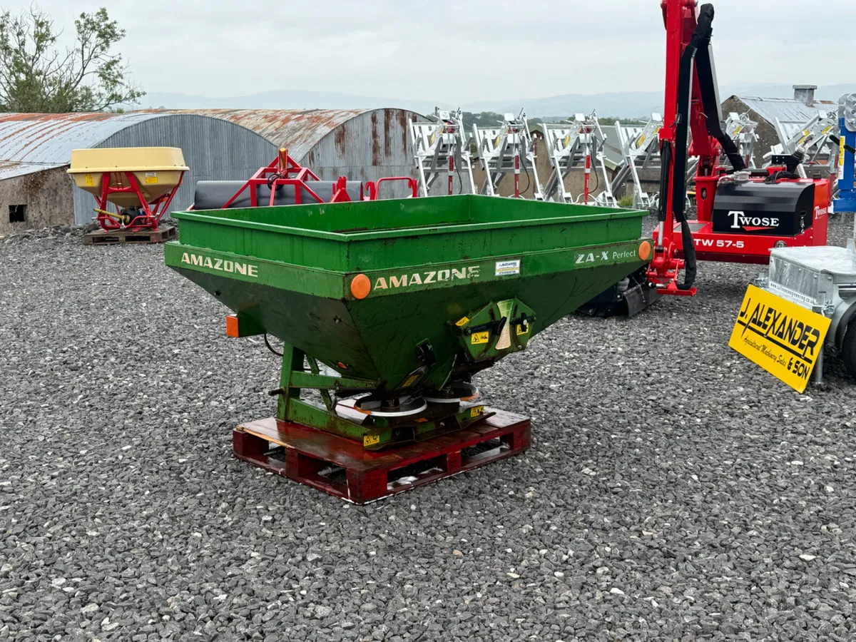 AMAZONE 902 FERTILISER SPREADER - Image 4