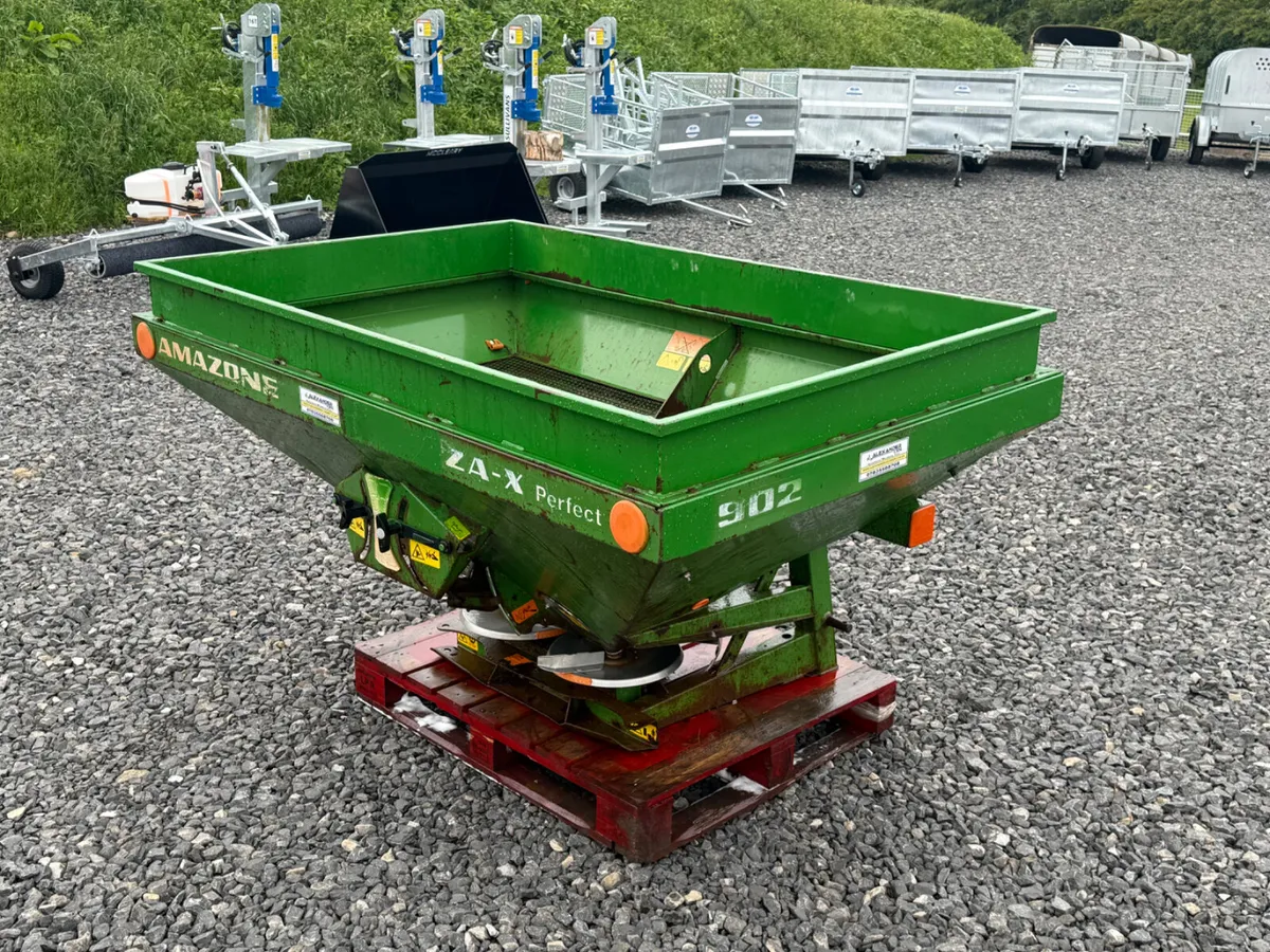 AMAZONE 902 FERTILISER SPREADER - Image 3