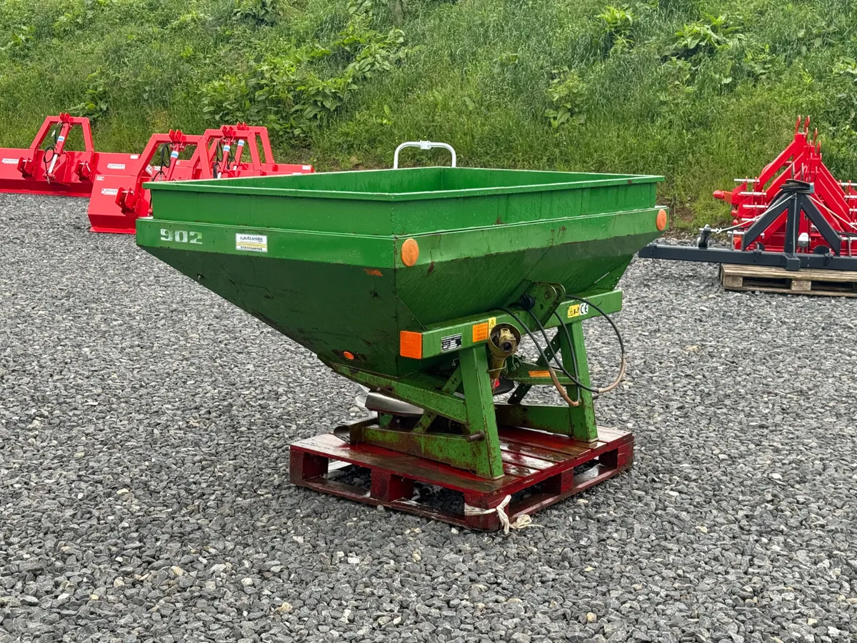 AMAZONE 902 FERTILISER SPREADER - Image 2