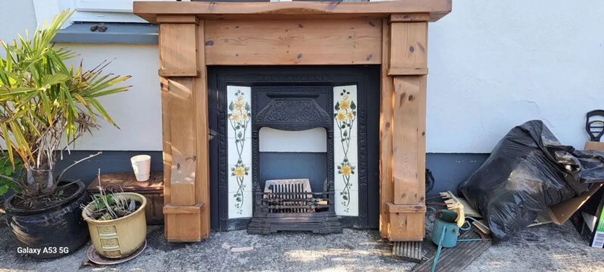 Fireplace With oak surround - Image 1