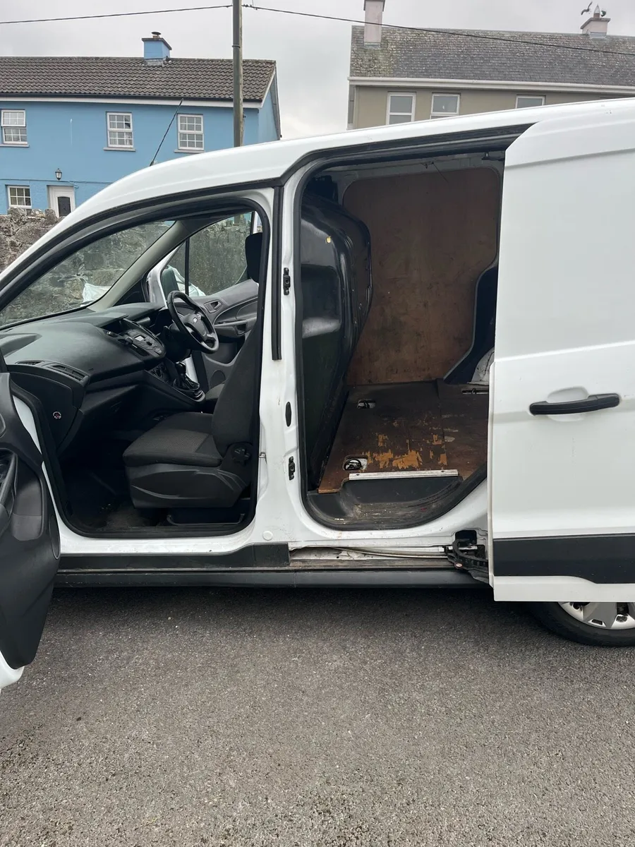 Van - Image 4