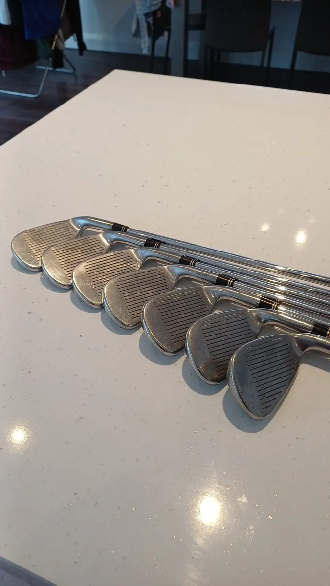 Taylormade R7 left handed irons - Image 1