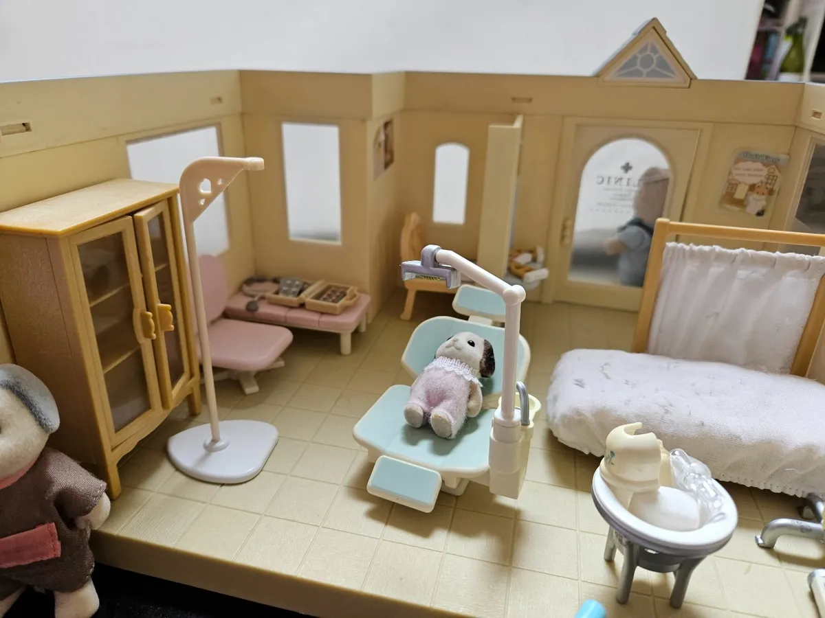 Sylvanian Families Clinic - Image 1
