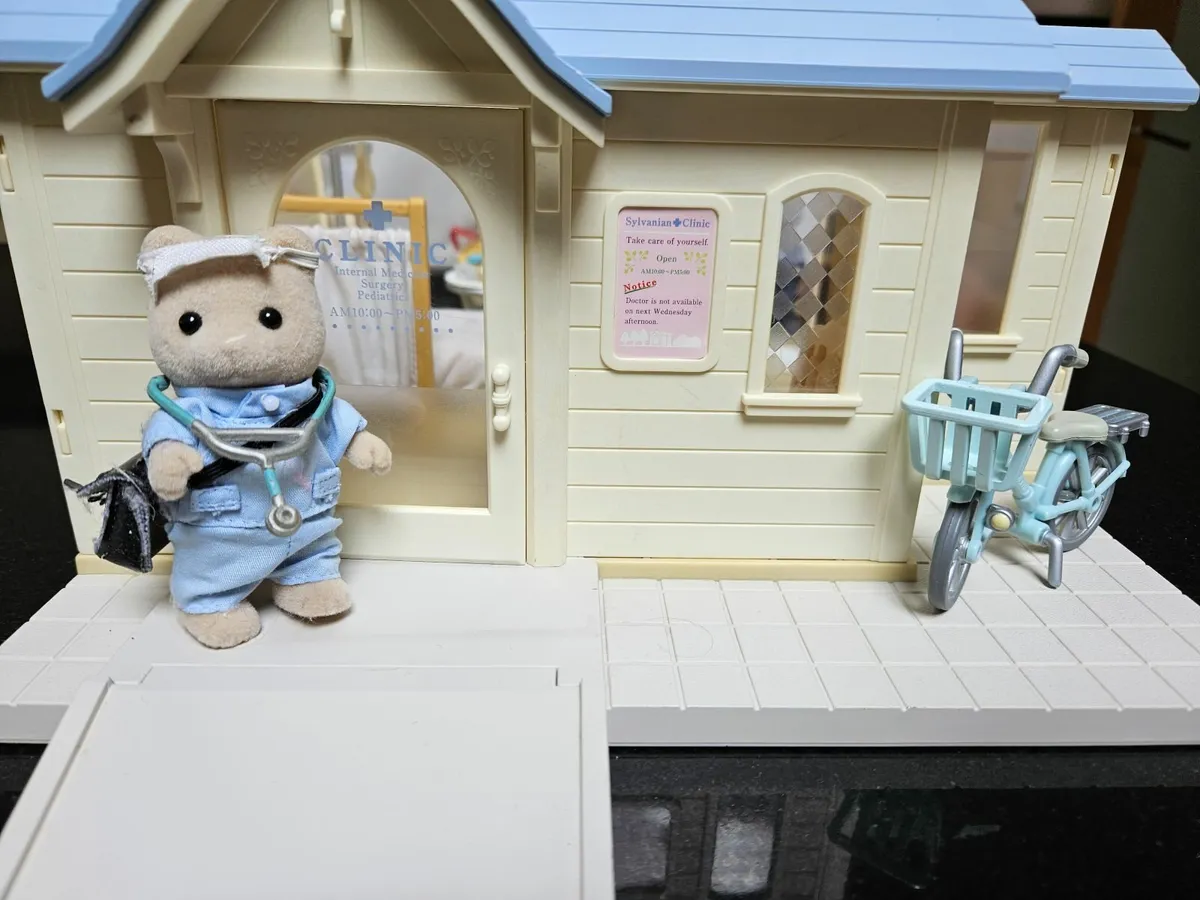 Sylvanian Families Clinic - Image 4