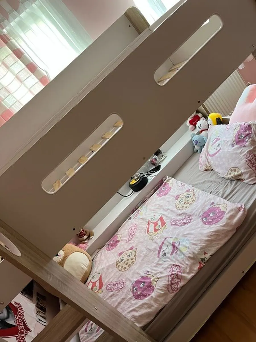 For sale bunk bed like new - Image 1
