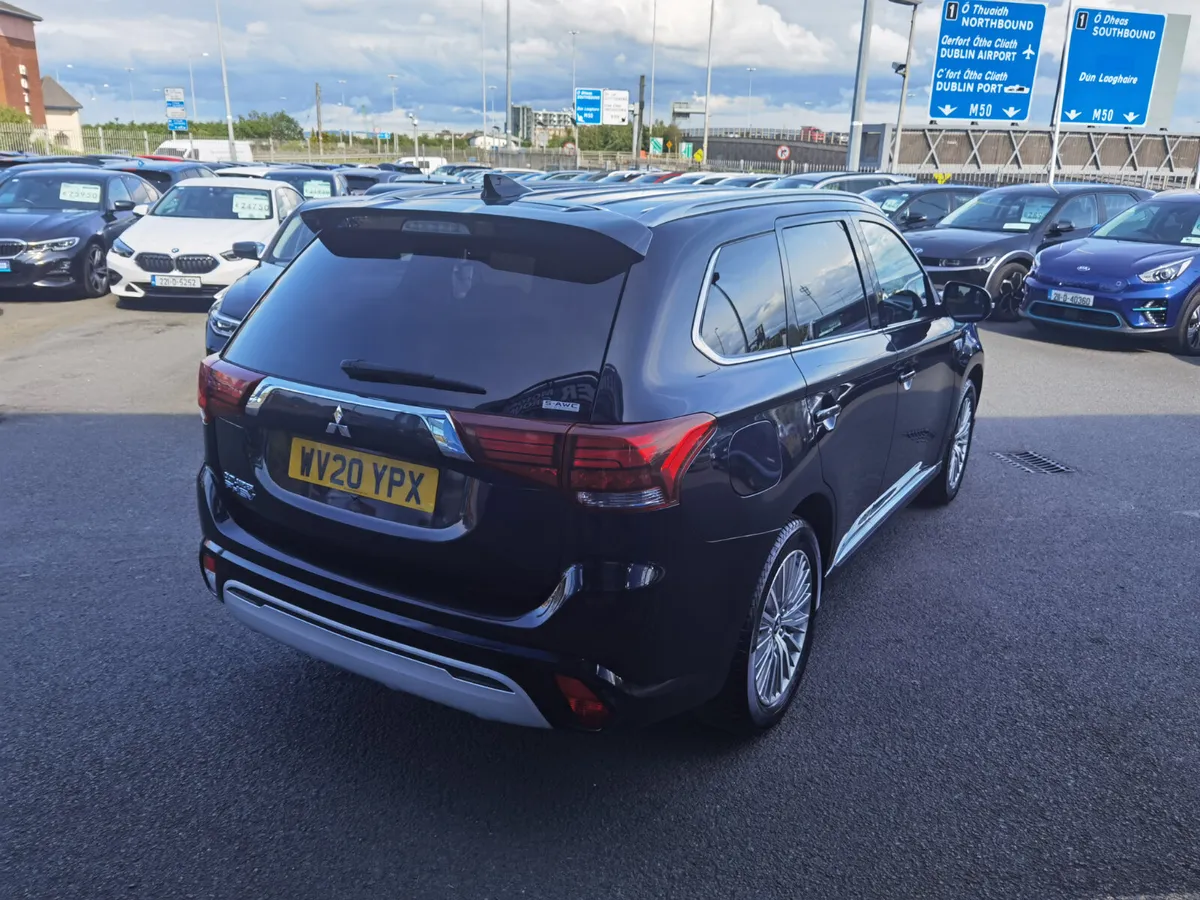 MITSUBISHI OUTLANDER 2.4 EXCEED PHEV - Image 4